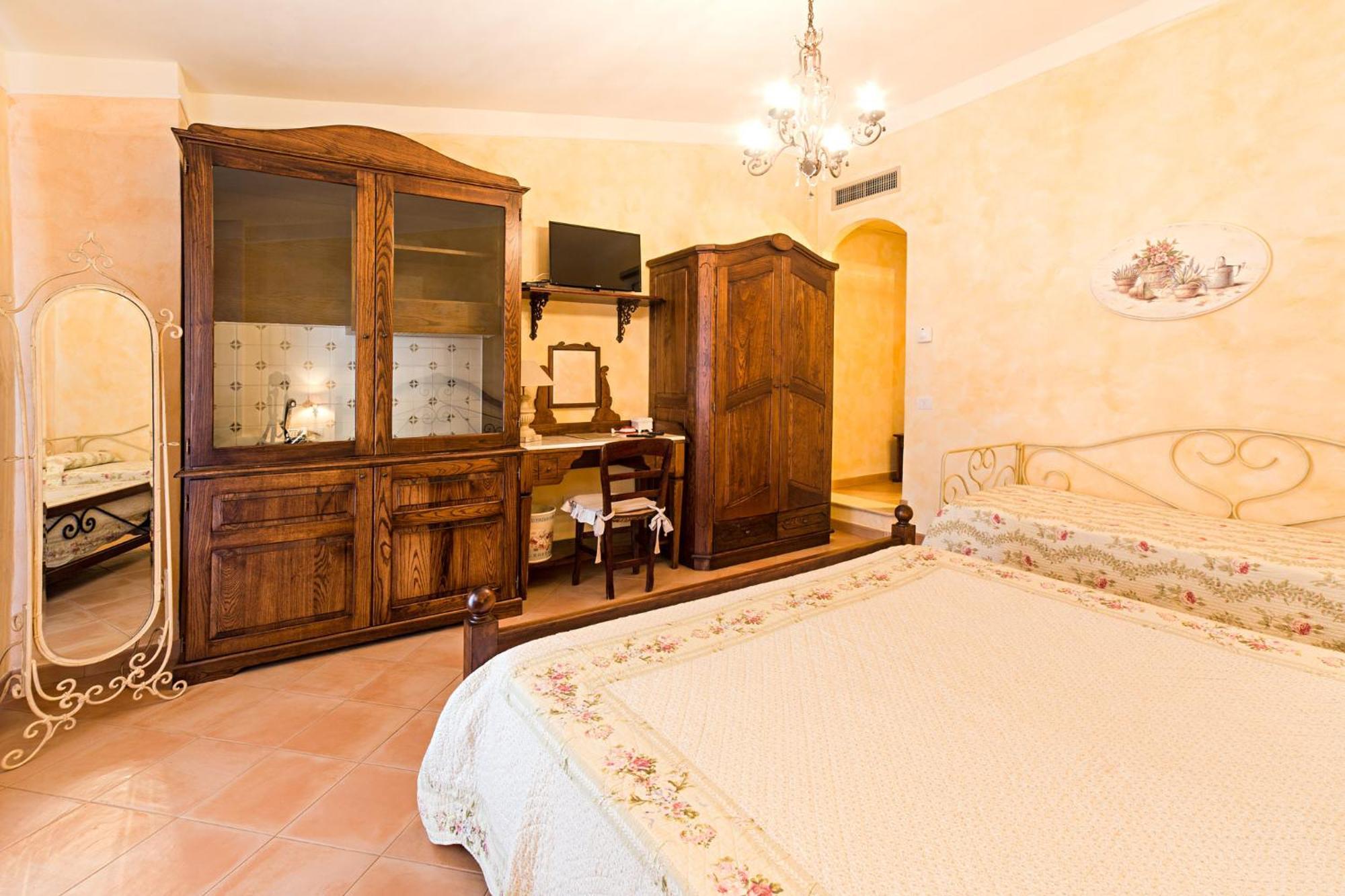 Hotel Relais Pian Delle Starze มารีนาดีกาเมโรตา ภายนอก รูปภาพ